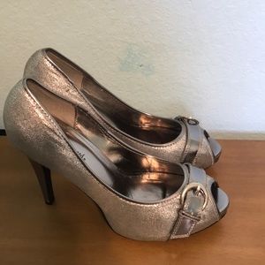 NWOT Silver heels